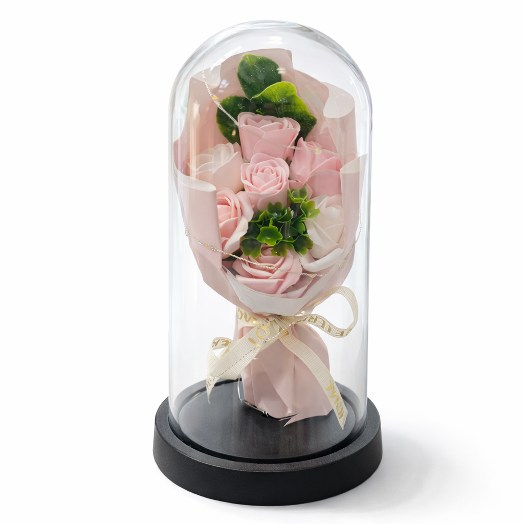 Rozi buket u staklenoj kupoli